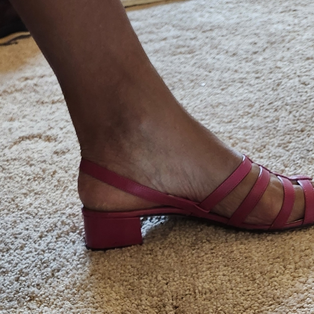 Pink size 8 sandals